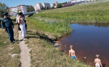 Предупредить беду: спасатели на суше, в воде и с воздуха обеспечивают безопасность людей на воде