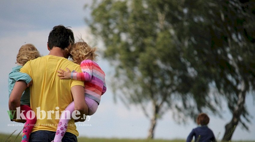 В Беларуси установлено ограничение разницы в возрасте между отцом и ребенком при усыновлении