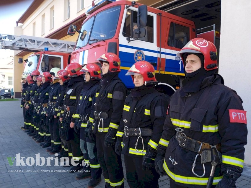 Мужество, честь, смелость: в Кобринском РОЧС несут службу 106 человек