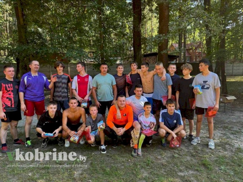 В рамках акции «Безопасное лето» в ДОЛ «Салют» состоялся мини-турнир по футболу