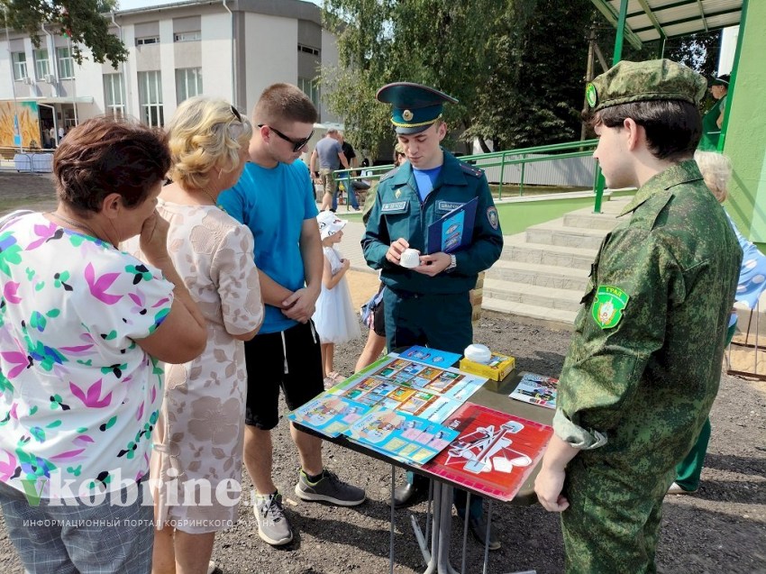 В аг. Батчи работники Кобринского РОЧС рассказали про безопасность в доме