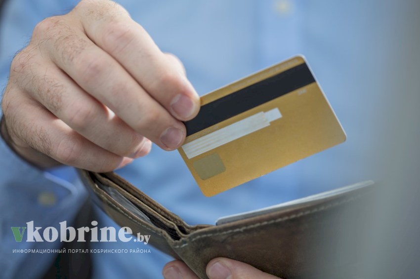 Легкие деньги или тюрьма? Почему нельзя продавать банковские карты посторонним 