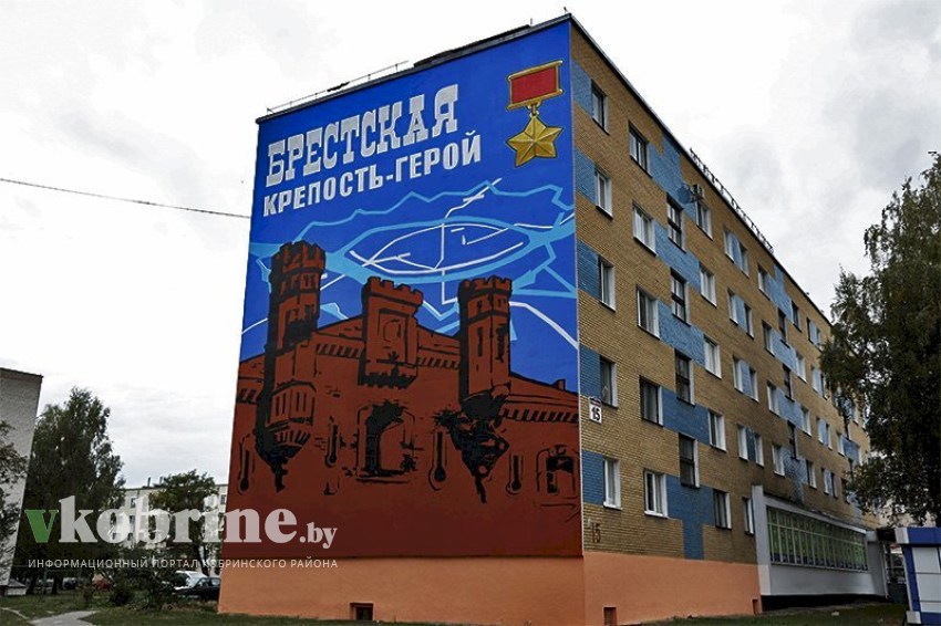 Работы завершены. Новый мурал украшает улицу Пушкина