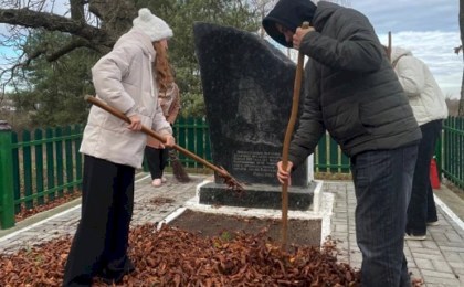 Благоустройство воинских захоронений прошло в деревне Именин