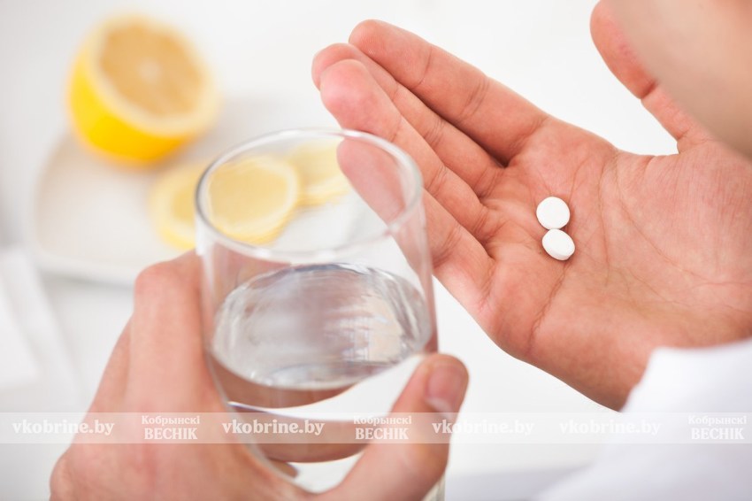 Узнайте, чем опасно запивать лекарства