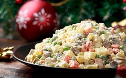 Специалист рассказала, как долго можно хранить новогодние салаты
