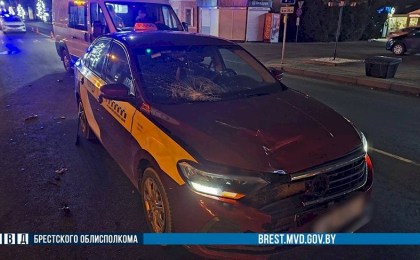Автомобиль такси насмерть сбил пожилую женщину в Кобрине