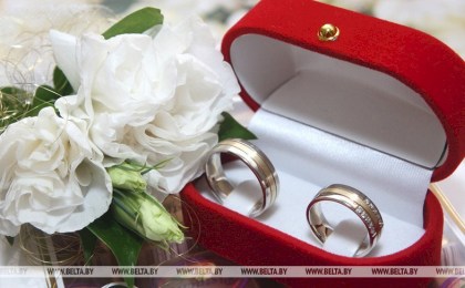 Какой документ нужен для заключения брака за границей, рассказали в Минюсте