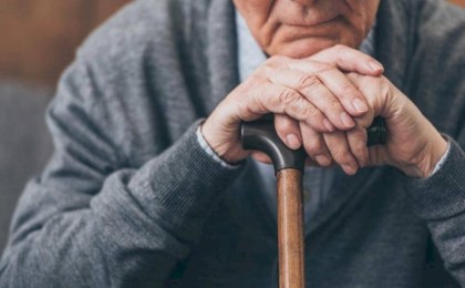 Пособие по уходу за пожилым старше 80 лет или инвалидом 1-й группы. В Минтруда разъяснили ключевые аспекты