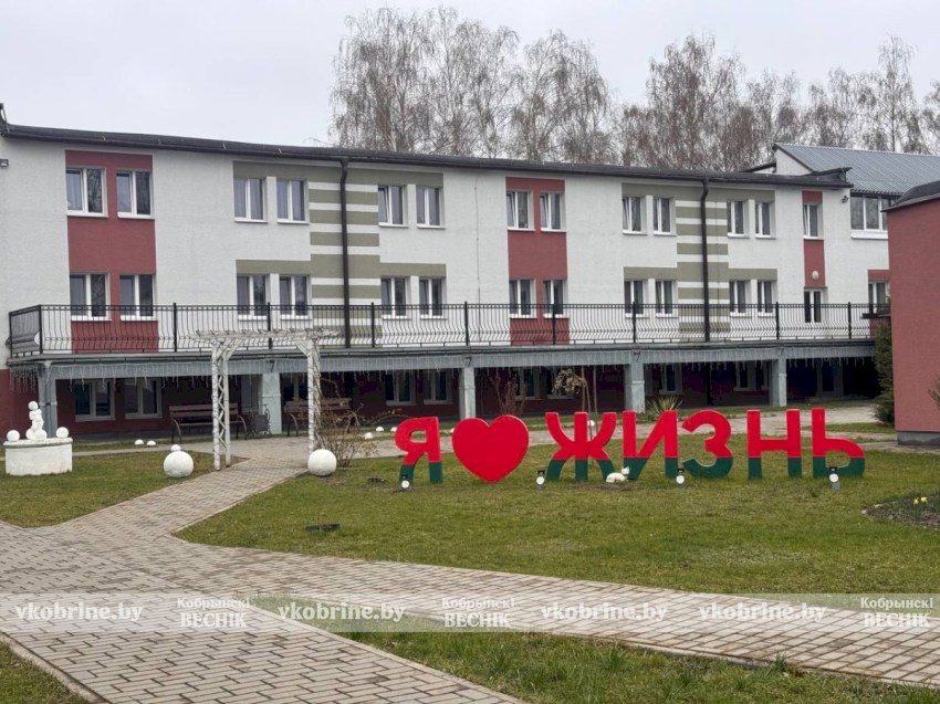 В Кобрине создали новое граффити - узнали кто это сделал и зачем