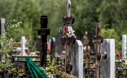 Как правильно ухаживать за могилами и кто за это отвечает - рассказали в ЖКХ
