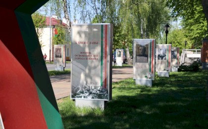 Там живет память о тех, кто принес нам свободу - Аллея Славы у стен Кобринского военно-исторического музея