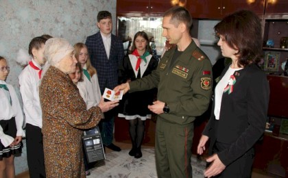 Помнят тех, кто пережил войну: с наступающим Днем Победы поздравили узницу фашизма Анну Колодич
