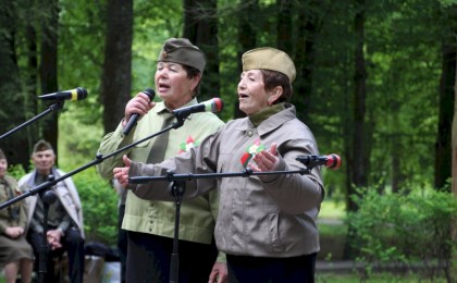 И лилась музыка рекой - в парке им. А. В. Суворова прошел фестиваль военно-патриотической песни и стихов «Нам не забыть Победный май»