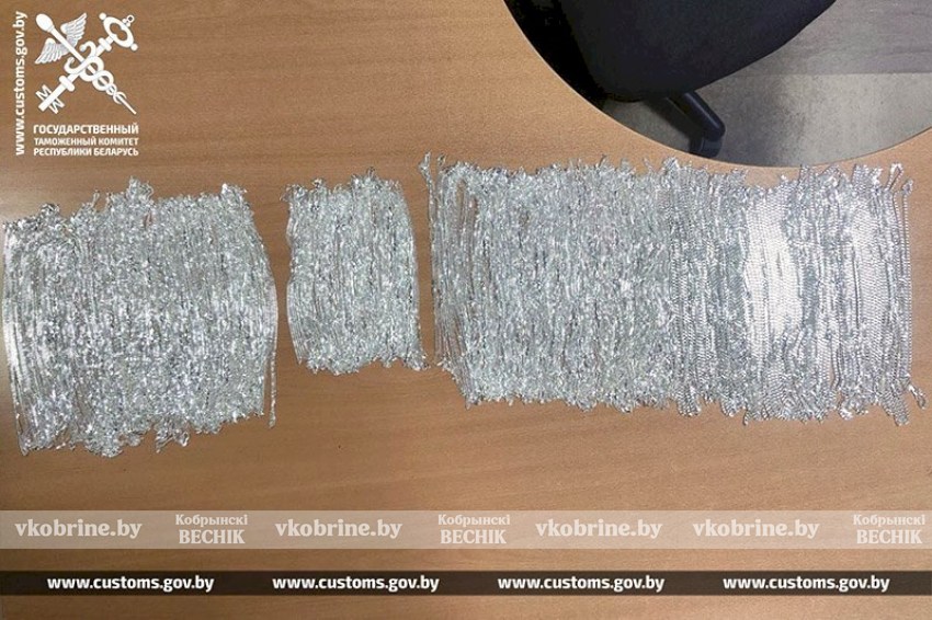 Серебряные цепочки в обуви - Брестские таможенники установили два факта сокрытия ювелирных изделий