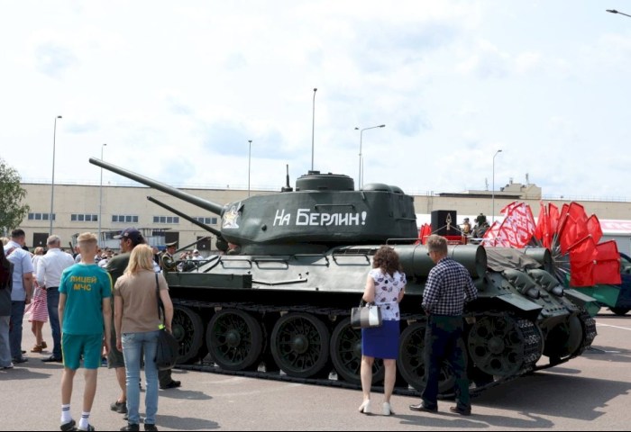 Легендарные танки Т-34 сегодня приехали в Кобрин