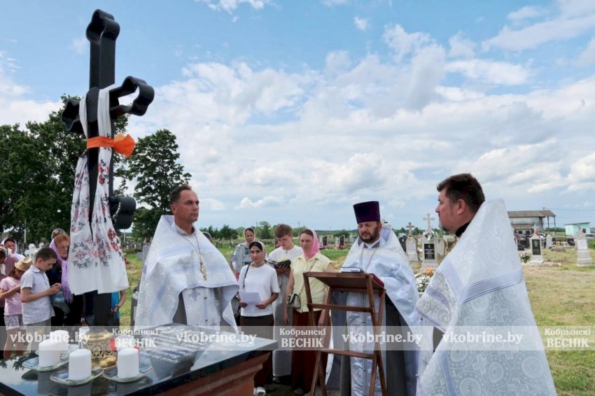 Вяртанне святыні: асвяцілі крыж на месцы страчанага храма у в. Залессе