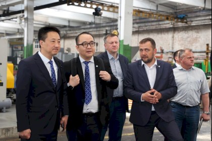 Гости из Китая ознакомились с ведущими предприятиями Кобринщины