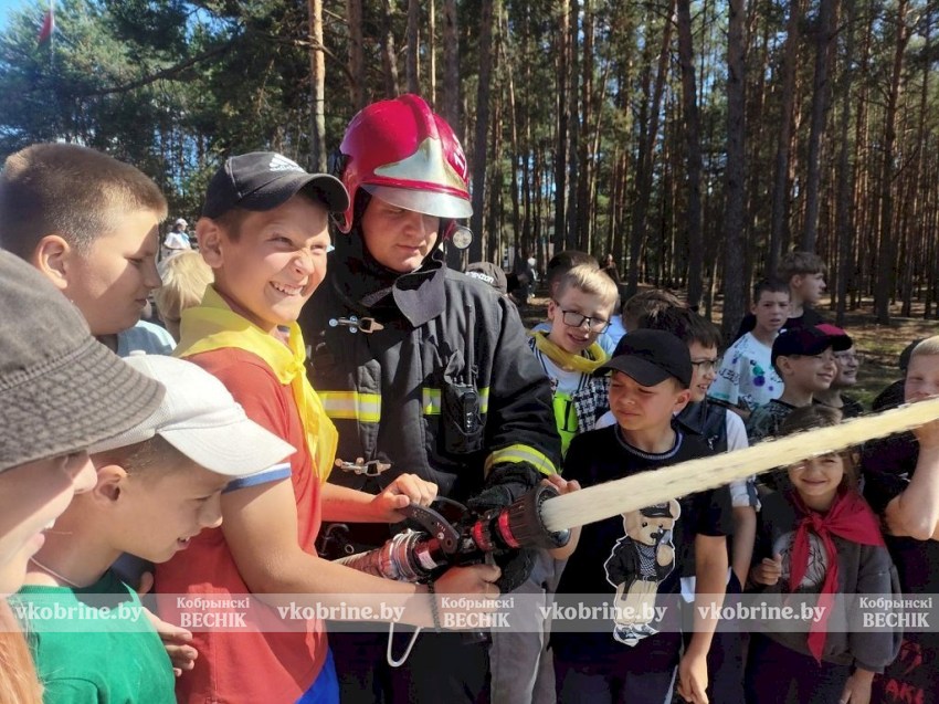 Спасатели приехали в детский лагерь «Волна» - на Кобринщине продолжается акция «Безопасные каникулы»