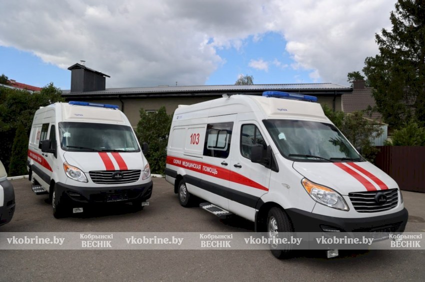 Кобринская ЦРБ получила в подарок  два автомобиля скорой помощи