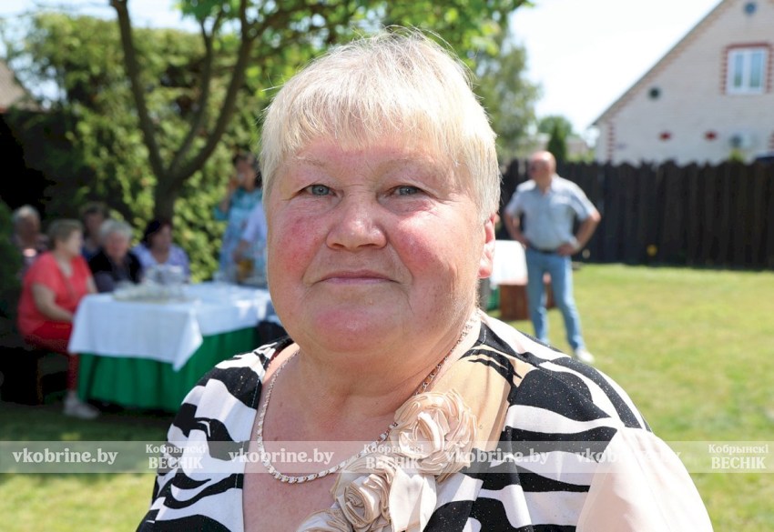 Подворье жительницы Андроново Надежды Петручик восхищает своей красотой