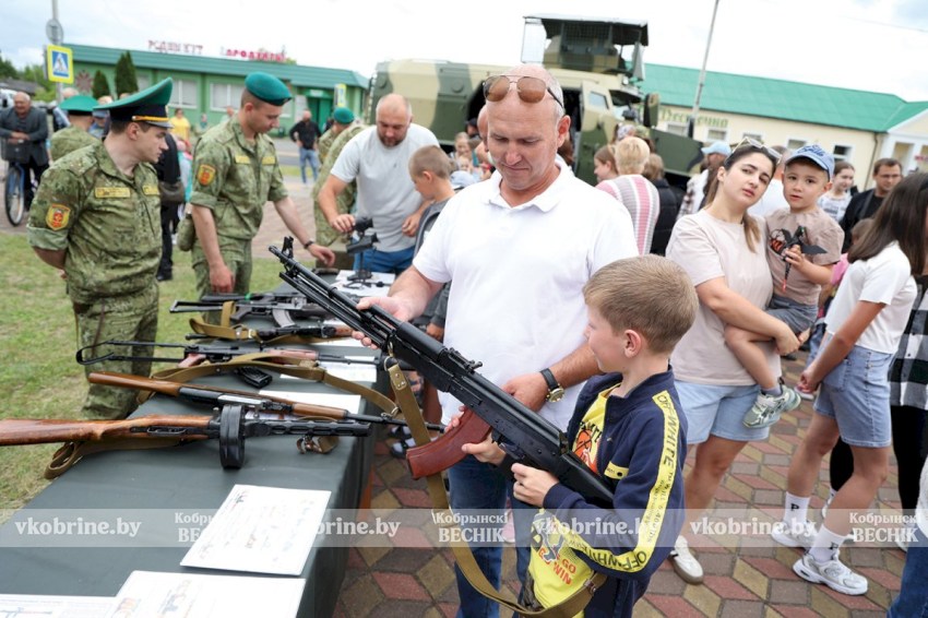Народ и армия едины - в агрогородке Дивин стражи границы устроили праздник для сельчан