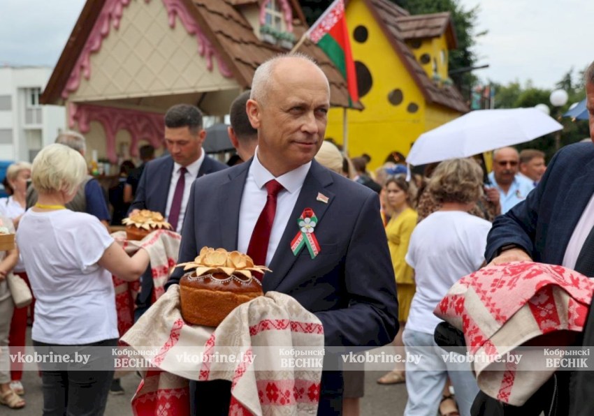 Праздник продолжается на улице Суворова