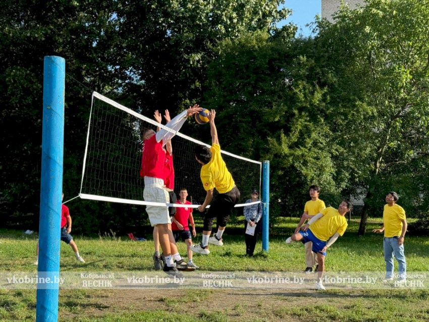 Спорт без границ - в Кобрине прошла дружеская волейбольная встреча между студентами колледжа и гражданами Непала