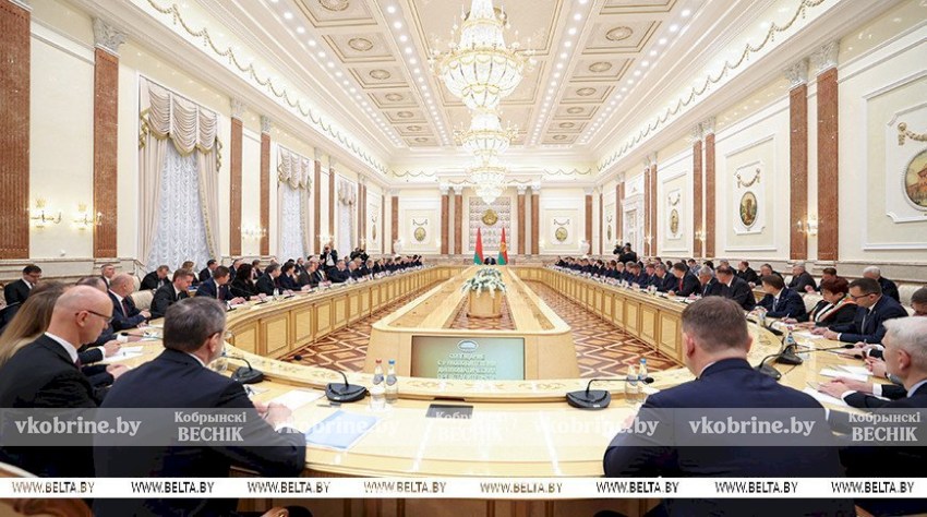 Тонкая настройка на внешнем контуре. Подробности совещания Лукашенко с дипломатами