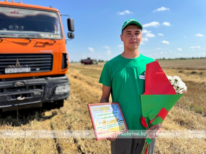 В разгар уборочной страды в ОАО «Городец-агро» чествовали Александра Новицкого