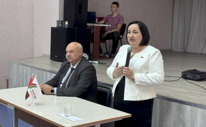 Депутат работает в округе: благотворительные акции и встречи с коллективами