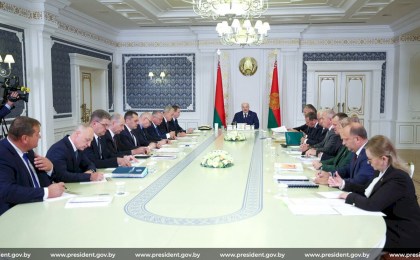 Лукашенко поручил до 1 января выстроить в Беларуси эффективную систему торгового обслуживания