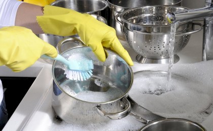 Советы для дома: как очистить дно пригоревшей кастрюли