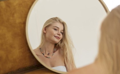 Косметолог пояснил, почему появляются отеки на лице