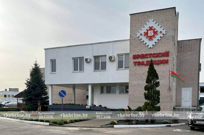 Выставку ко Дню народного единства посетило более тысячи работников ПУП «Брестские традиции»