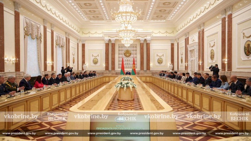 Лукашенко о Дне народного единства: «В этот праздник мы строим будущее на опыте прошлого»
