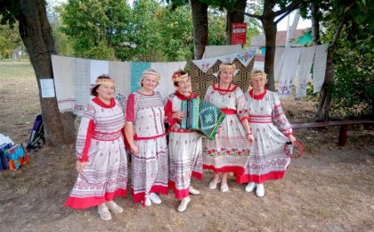 Любительское объединение «Неунывающие», которое существует при Тевельском клубе, знают и любят не только в деревне.