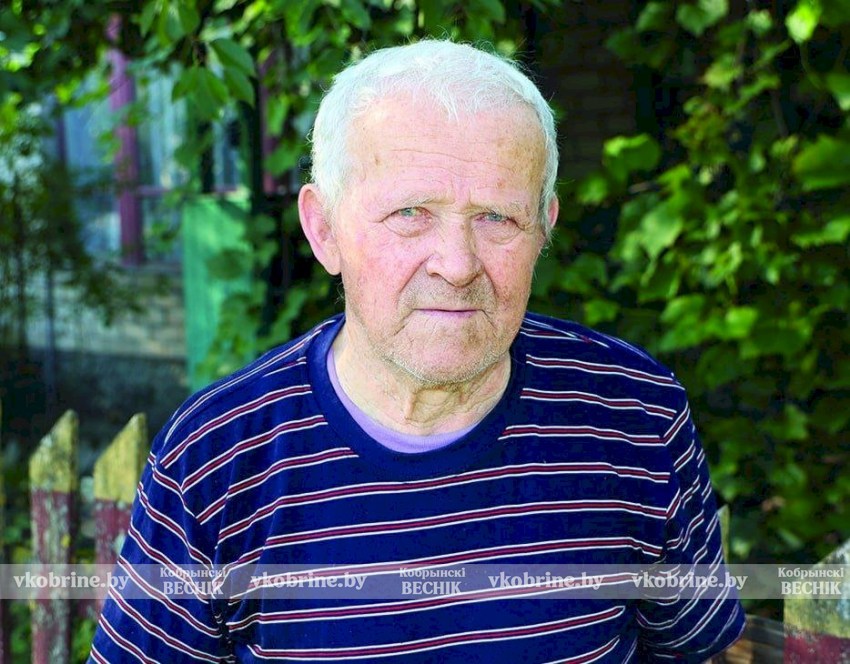 Житель д. Октябрь Николай Кирилюк в свой 91 год сохраняет бодрость духа и гордится своей страной