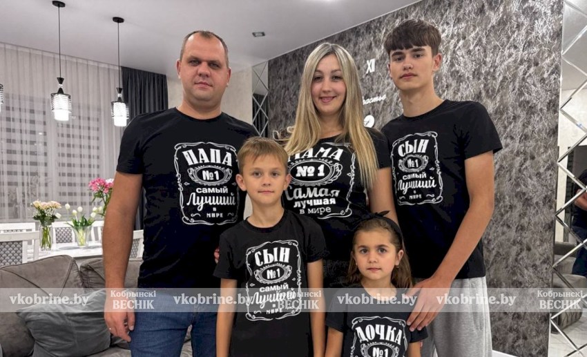 Семья Костечко первой присоединилась к флешмобу #всеначинаетсяссемьи