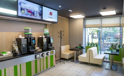 Очереди на АЗС из-за кофе: как заправиться, перекусить и никого не разозлить?