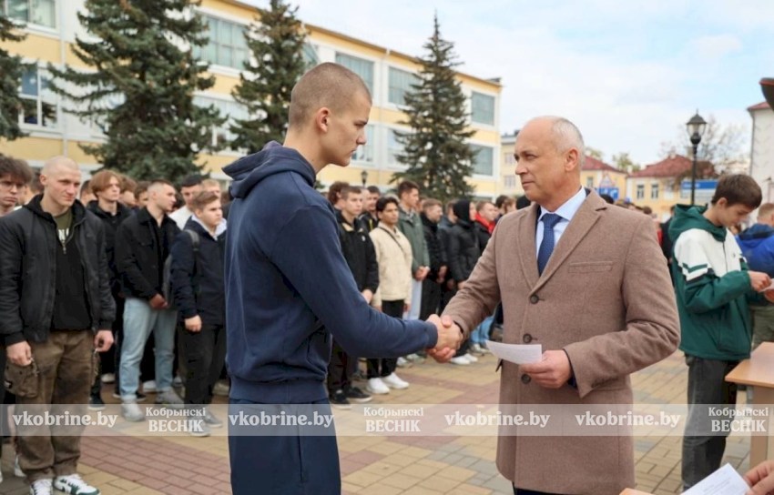 Почти 2 000 000 просмотров в социальных сетях набрали видео с вручением повесток в Кобрине - посмотрите как это было