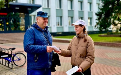 Молодежь Кобринщины поздравила отцов с праздником