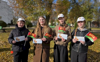 Молодёжный флешмоб: поздравляем отцов прямо на ходу! (ВИДЕО)
