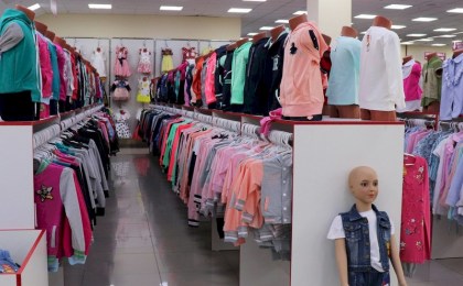 Осенне-зимний ассортимент в магазине экстремально низких цен «ЭконоМаркет» в Кобрине (ВИДЕООБЗОР)