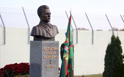 Подвигу жить вечно - на пограничной заставе «Дивин» торжественно открыли бюст лейтенанта Алексея Лопатина