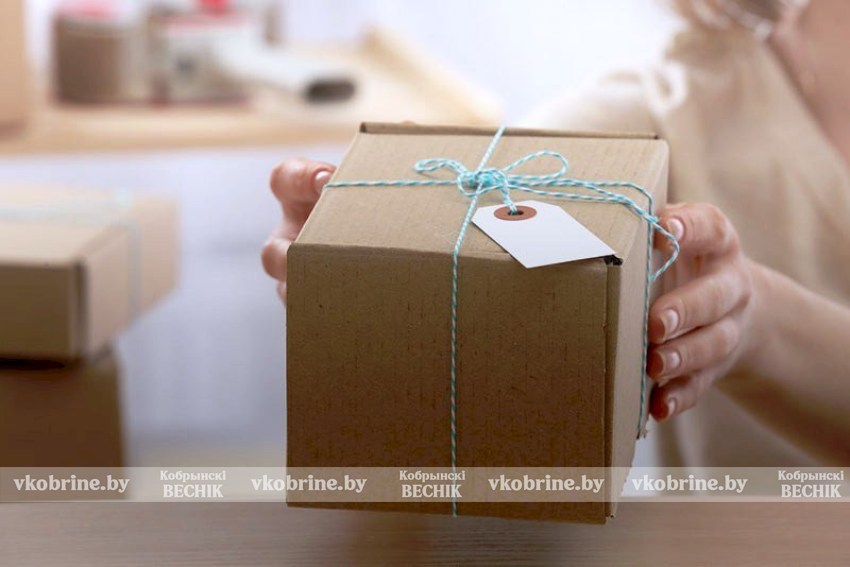 Почта Беларуси обновляет правила: теперь можно осмотреть посылку и отказаться от части содержимого