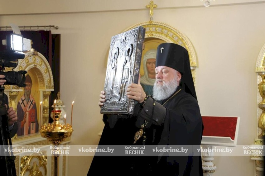 Икона с изображением Святых Александра Невского и Нины передана Брестской епархии 