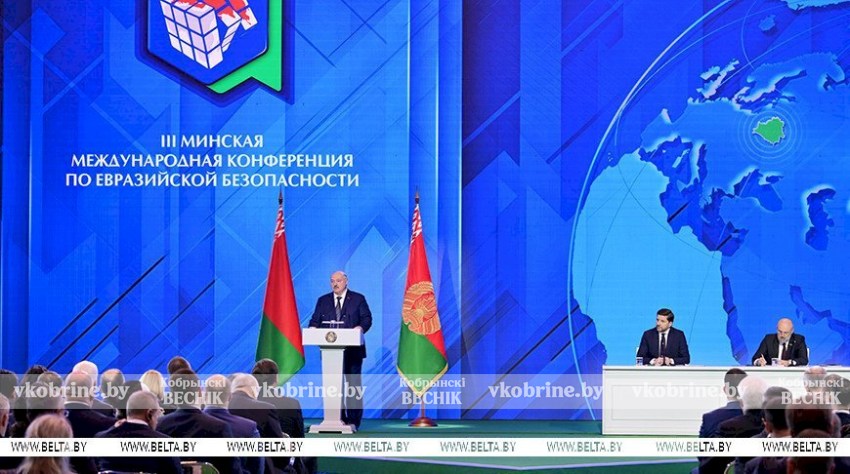 Призыв к разрядке, стратегия в Африке, деревня будущего и литовская афера. Итоги недели Президента