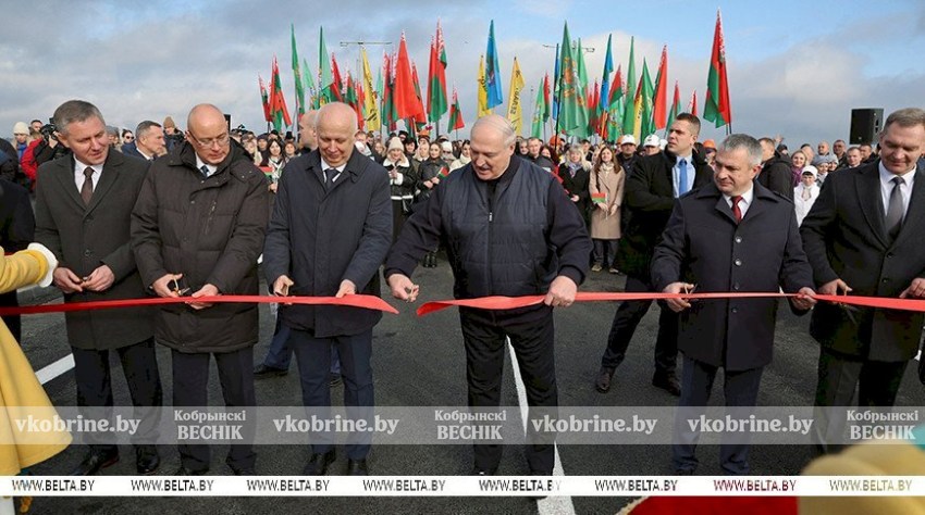 Работа на Полесье, подарок к 7 ноября, череда докладов и прогнозы на год. Итоги недели Президента