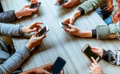 Имба, окак, вайб: топ-5 слов, которыми говорят зумеры в 2025 году